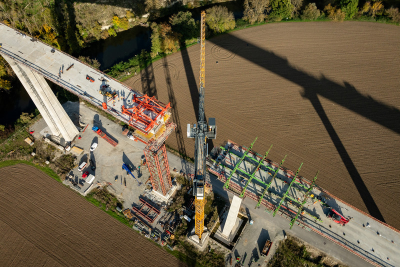 Blick auf die Baustelle der B87n, Ortsumgehung Bad Kösen, konkret auf die Saaletalbrücke