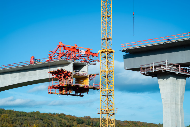 Blick auf die Baustelle der B87n, Ortsumgehung Bad Kösen, konkret auf die Saaletalbrücke