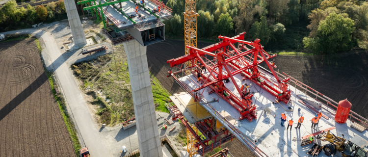 Ansicht der Brücke von oben