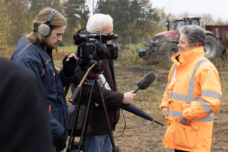 Sachsen-Anhalts Ministerin für Infrastruktur und Digitales, Dr. Lydia Hüskens, beim Interview im Rahmen des feierlichen ersten Spatenstich für den Ersatzneubau