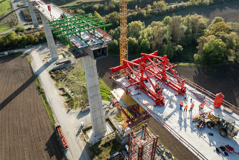 Blick auf die Baustelle der B87n, Ortsumgehung Bad Kösen, konkret auf die Saaletalbrücke