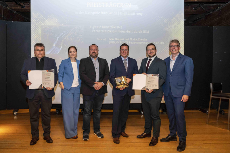 Gewinner des 2. Platzes beim Ingenieurspreis 2025 der LSBB auf der Bühne. 