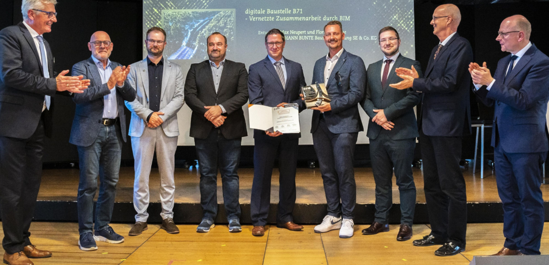 Preisträger der LSBB stehen auf der Bühne
