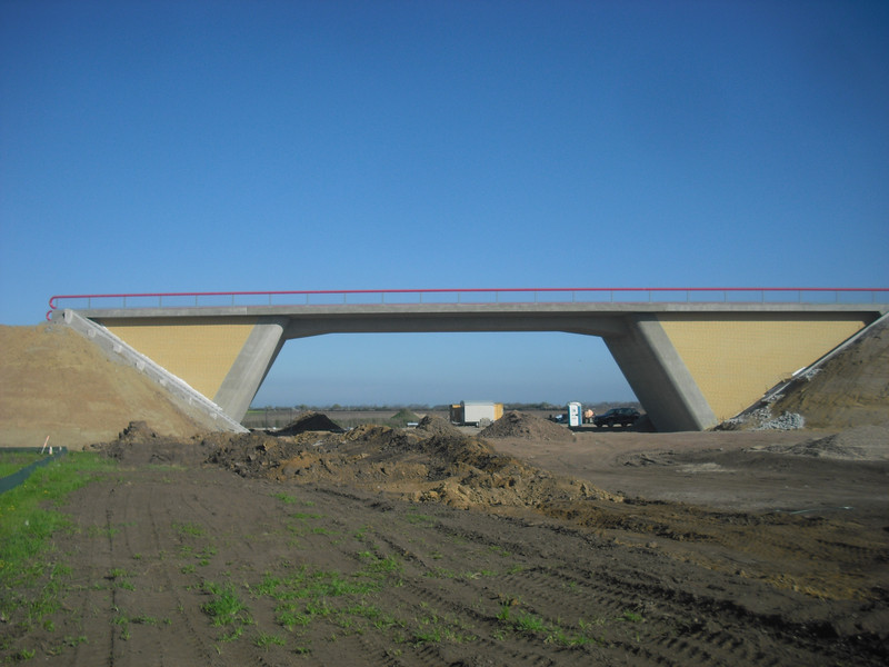 Seitenansicht einer Brücke