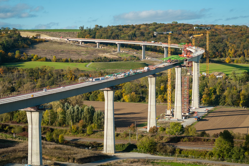 Blick auf die Baustelle der B87n, Ortsumgehung Bad Kösen, konkret auf die Saaletalbrücke